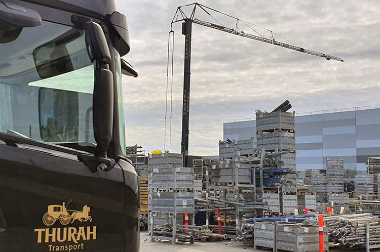 thurah lastbil på byggeplads
